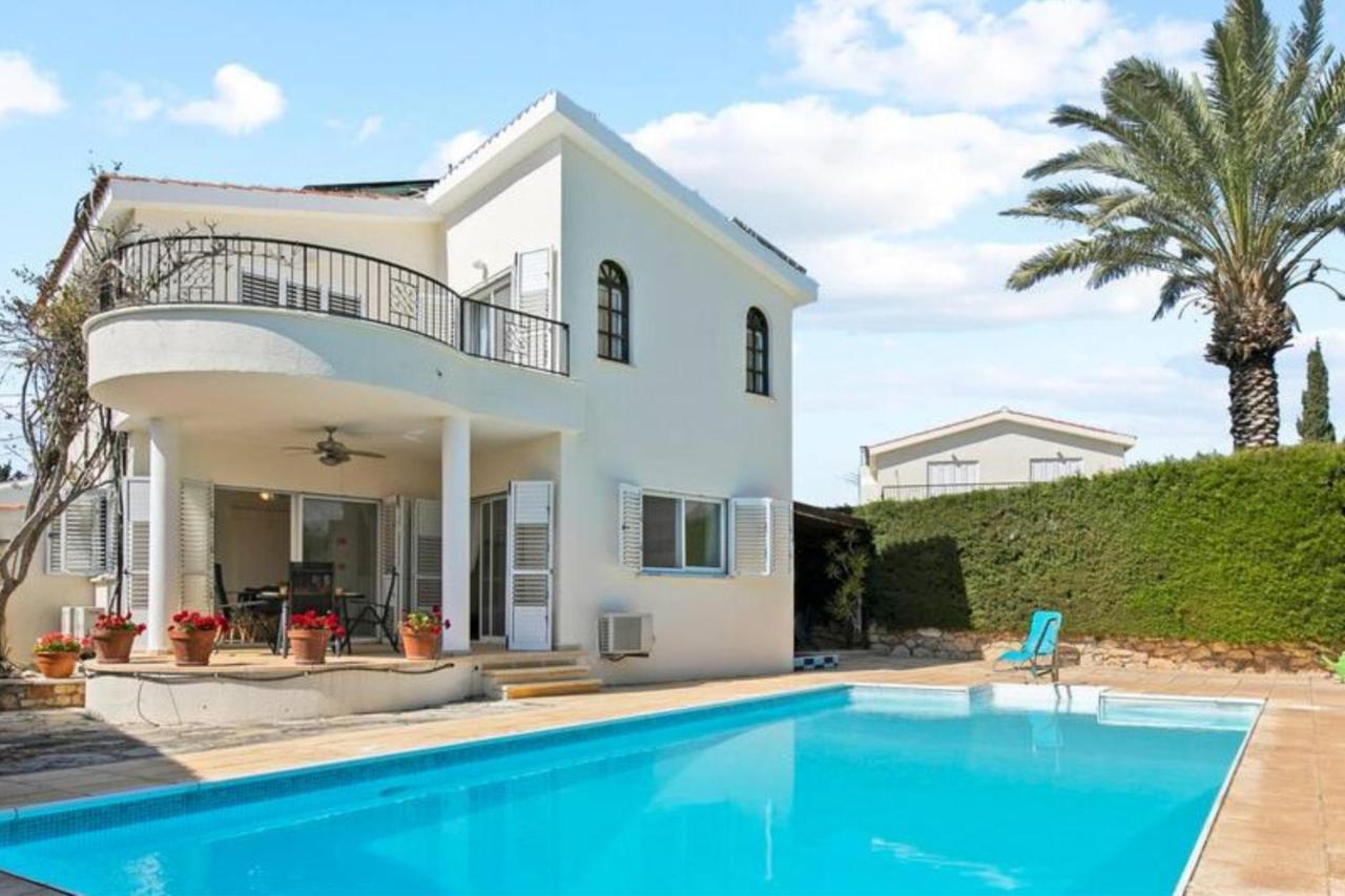 Vella -tranquil Coral Bay Family By The Beach Villa